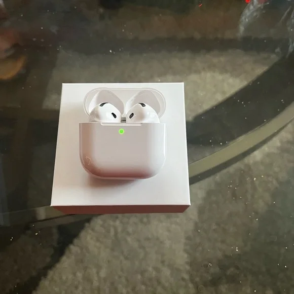 Apple AirPods with Noise Cancellation - White